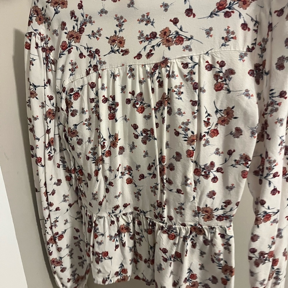 Floral blouse - Picture 2 of 4